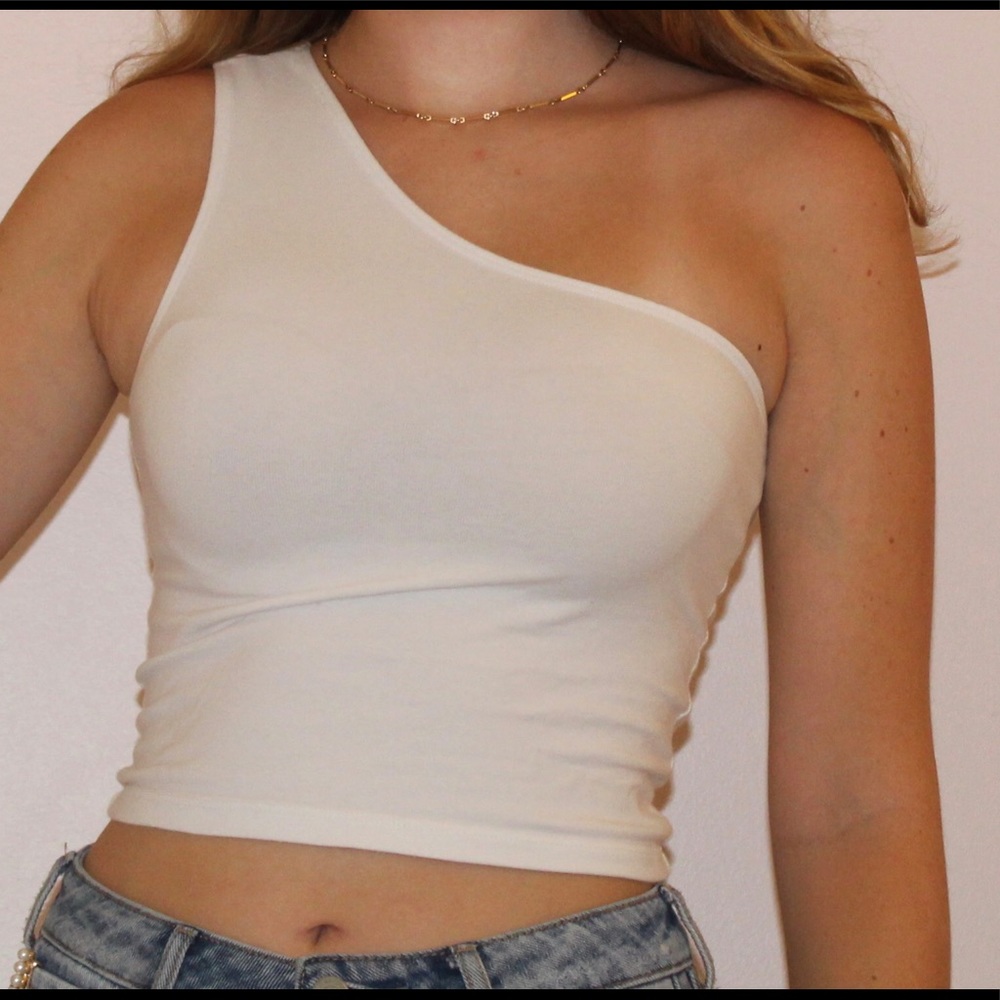 SOLD ON DEPOP. Brandy Melville One Shoulder Top!